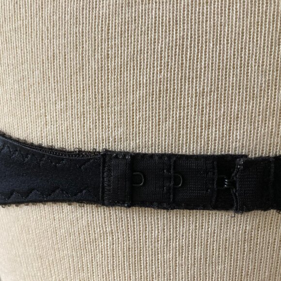 Black Victoria's Secret Lace Full Cup Bra - Picture 6 of 9